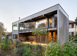 Maison en bois massif moderne en Allemagne